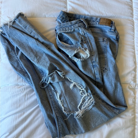 Women's Distressed Blue Jeans American Eagle - Picture 1 of 3